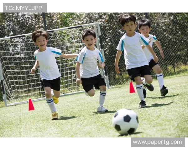 足球场上的欢笑瞬间：那些互相嬉戏的明星球员们的友谊故事