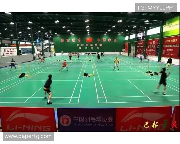 广州羽毛球队与武汉羽毛球队赛后复盘分析双方战术意识与团队配合的关键因素