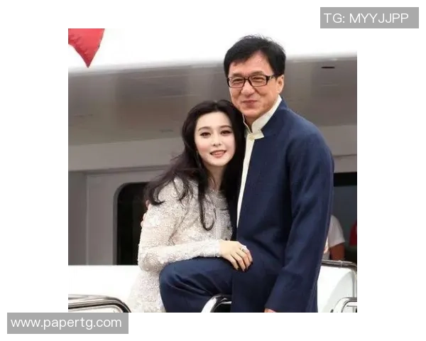 成龙与足球明星亲密合影展现体育与娱乐界的完美融合