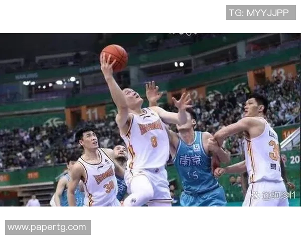 成都篮球队进攻体系解析：战术运用与团队配合的深度剖析