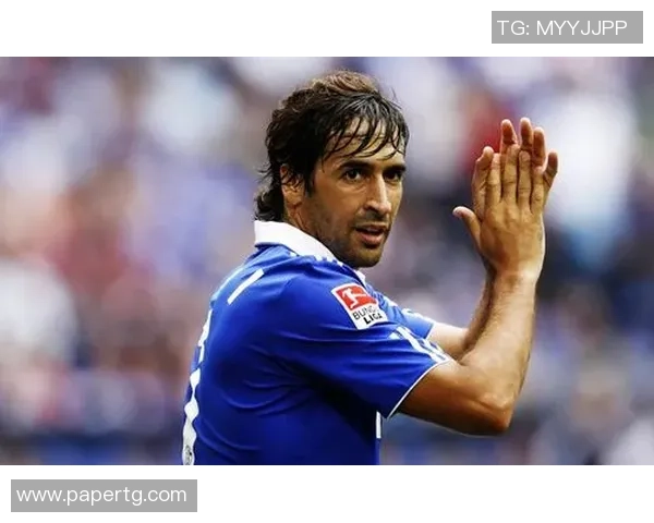 足球明星们的新年头像大比拼展现个性与风采的精彩瞬间 足球明星们的新年头像大比拼展现个性与风采的精彩瞬间